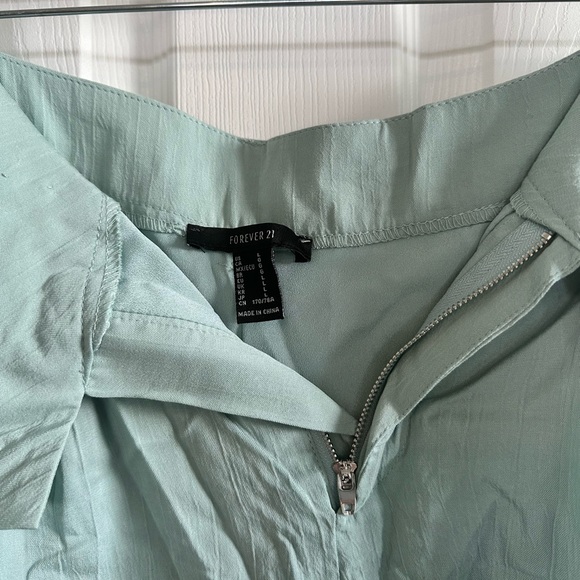 Forever 21 fancy shorts - Picture 2 of 4